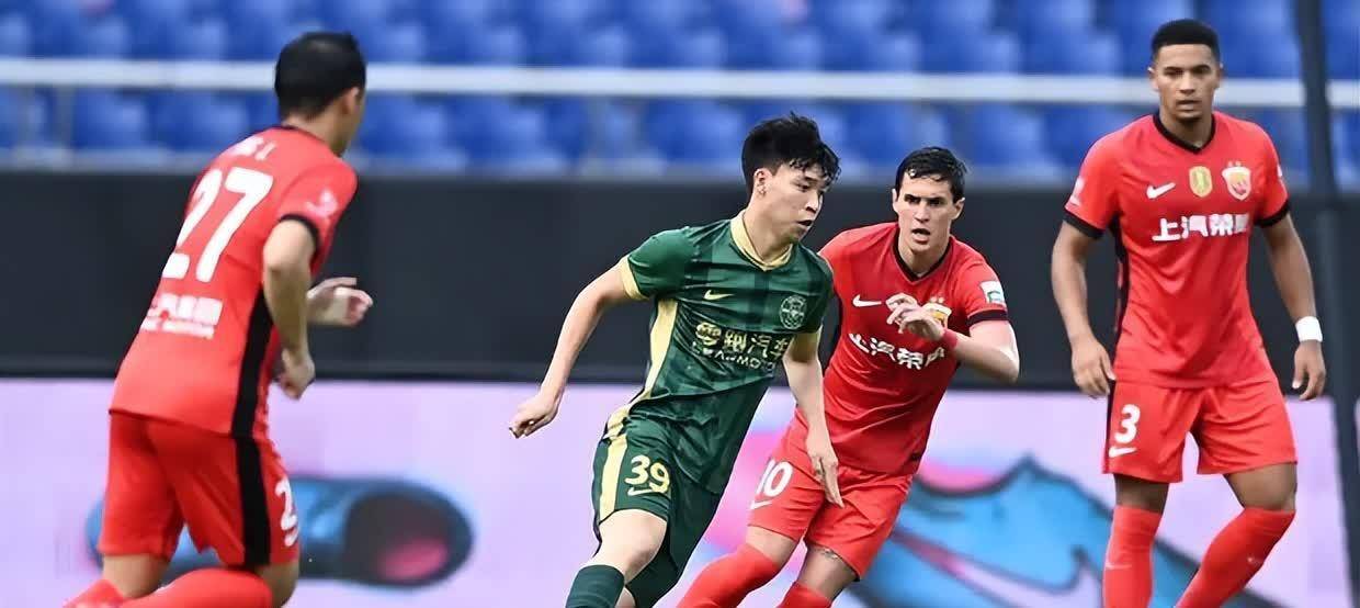 乱！乱！中超：榜首再次易主，国安+海港均2-1逆转，申花跌至第2的简单介绍