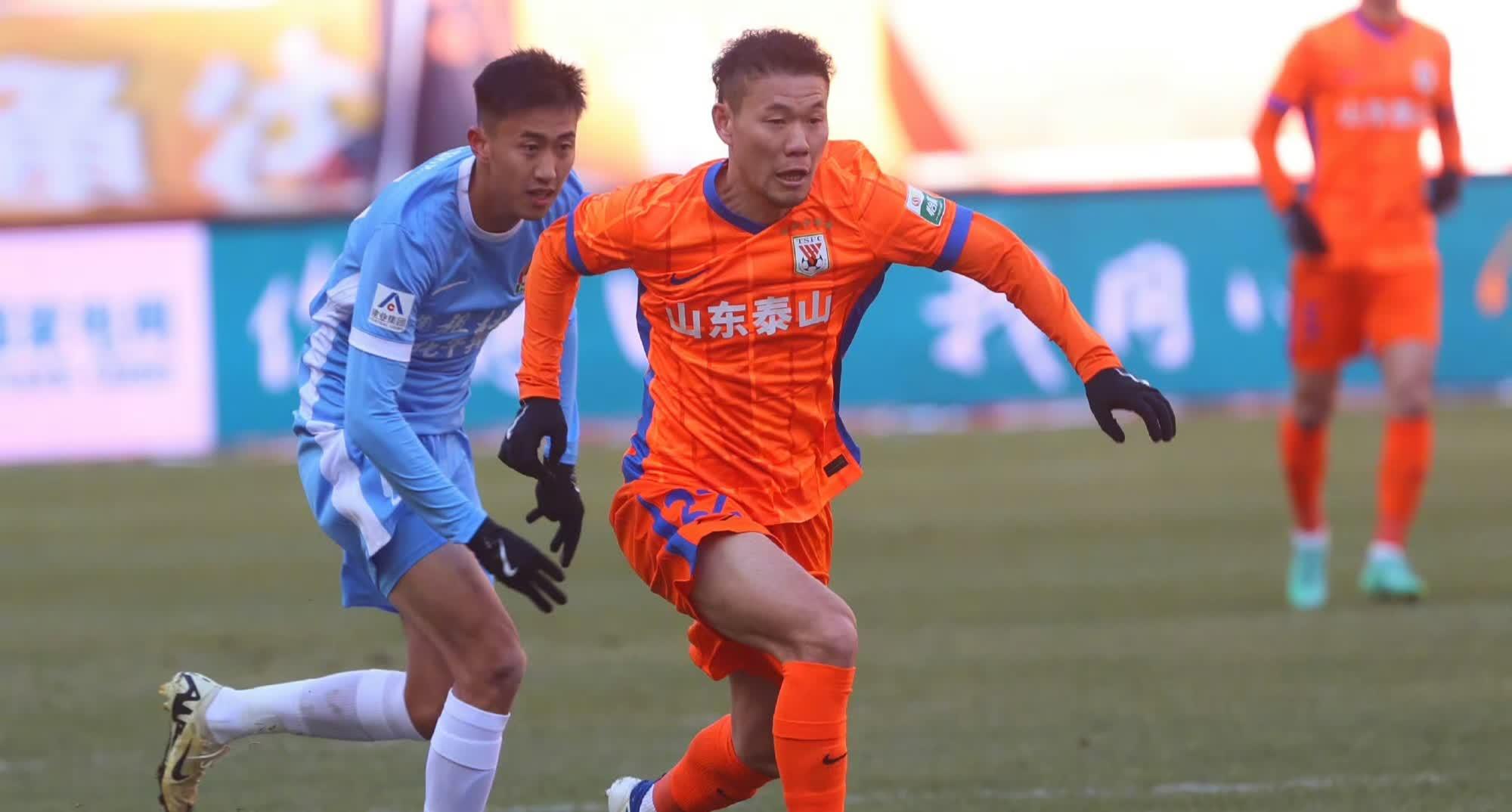 东亚杯-黄政宇首球国足两中门框1-0中国香港获季军