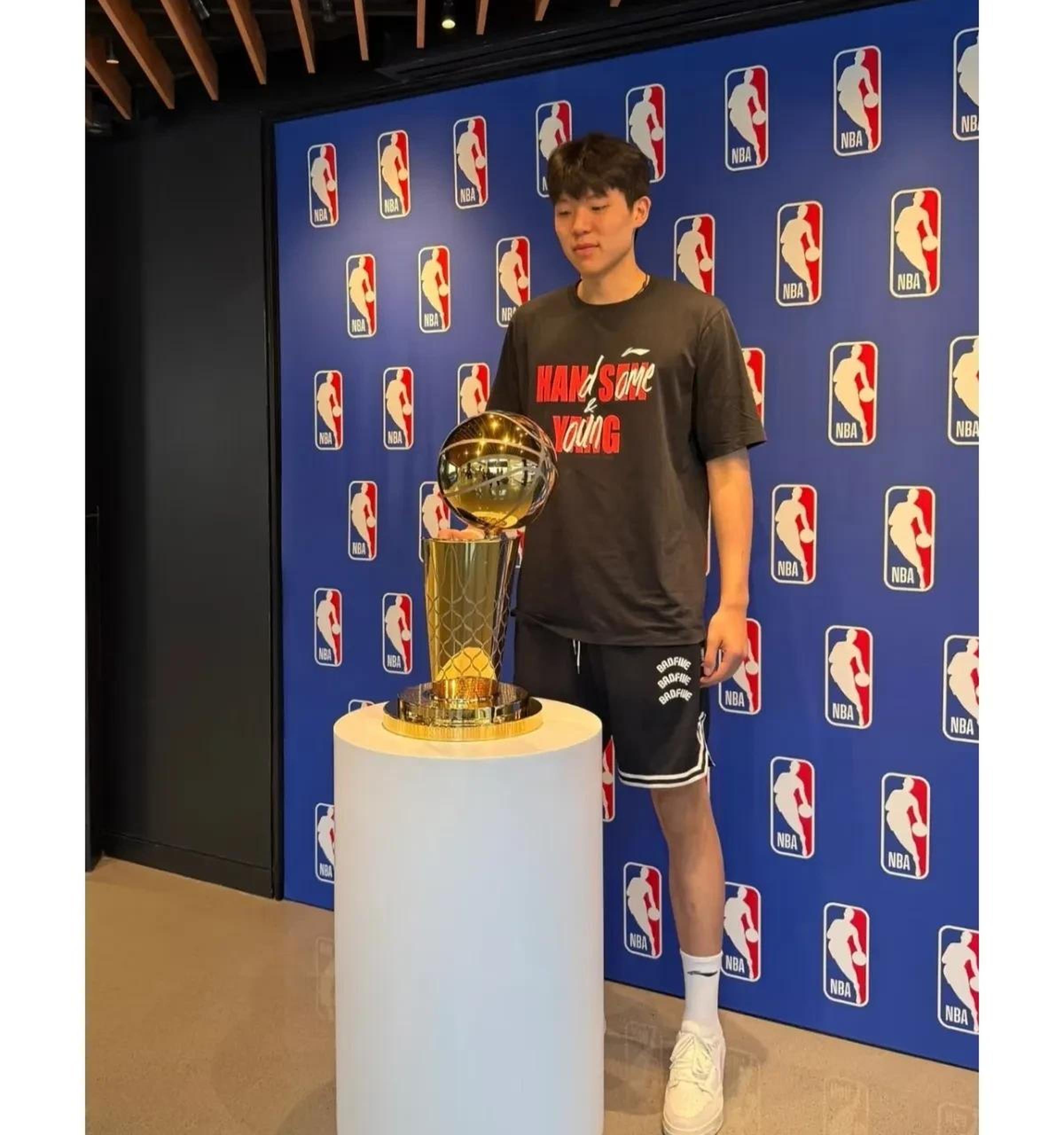 杨瀚森为何超预期被选中？开拓者内线扎堆是压力也是动力