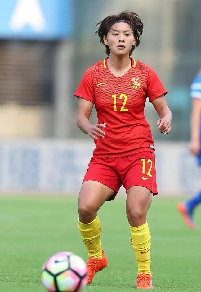 中国女足球员荣获足球明星称号