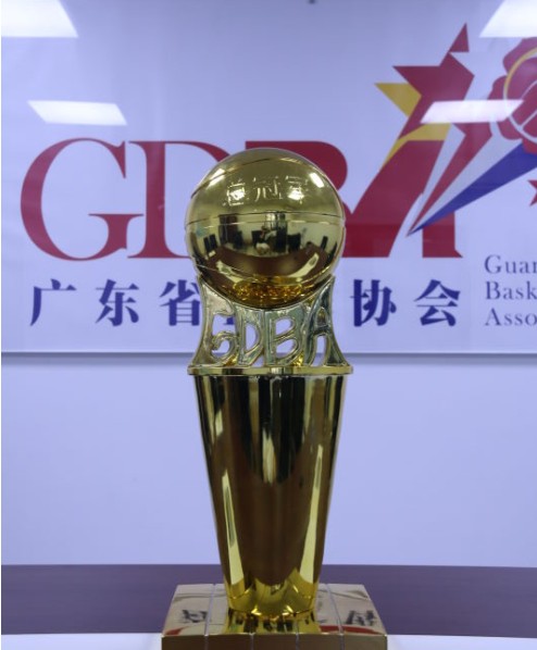 博鱼体育平台-瑞士篮球联赛冠军奖杯引人注目